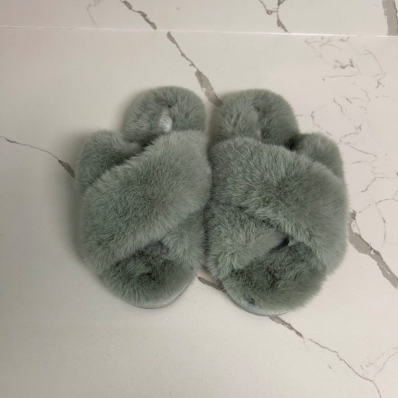 Kooba Memory Foam Faux Fur Spa Slippers US S (5-6) - Picture 2 of 6